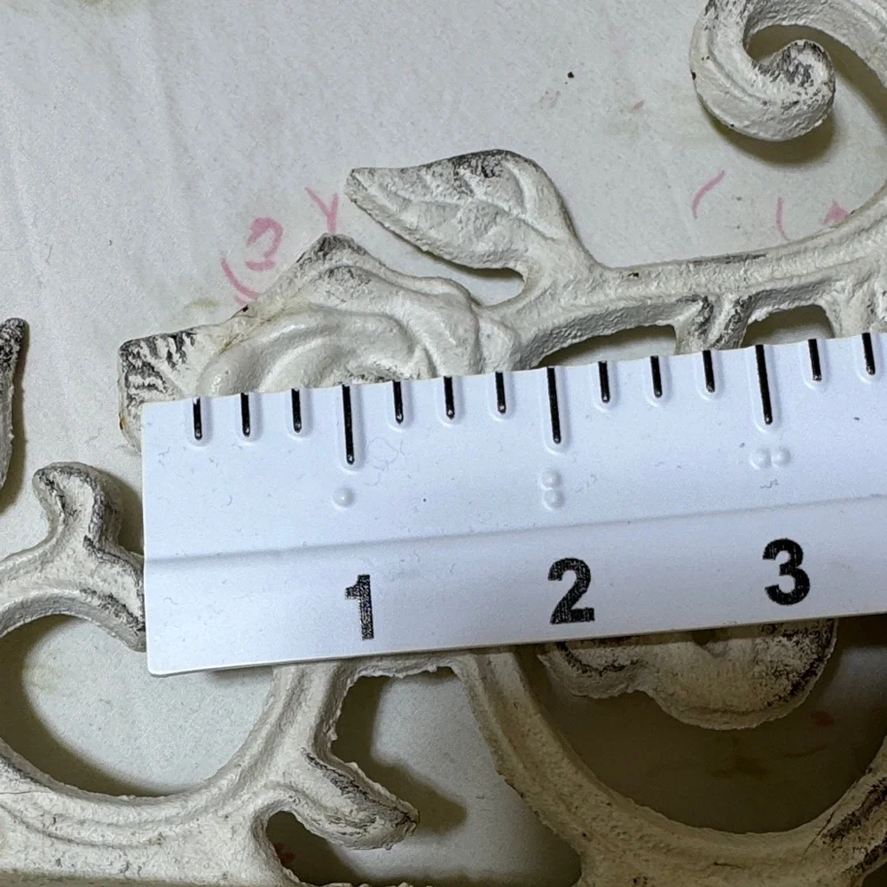 Vintage White Floral Wall Bracket